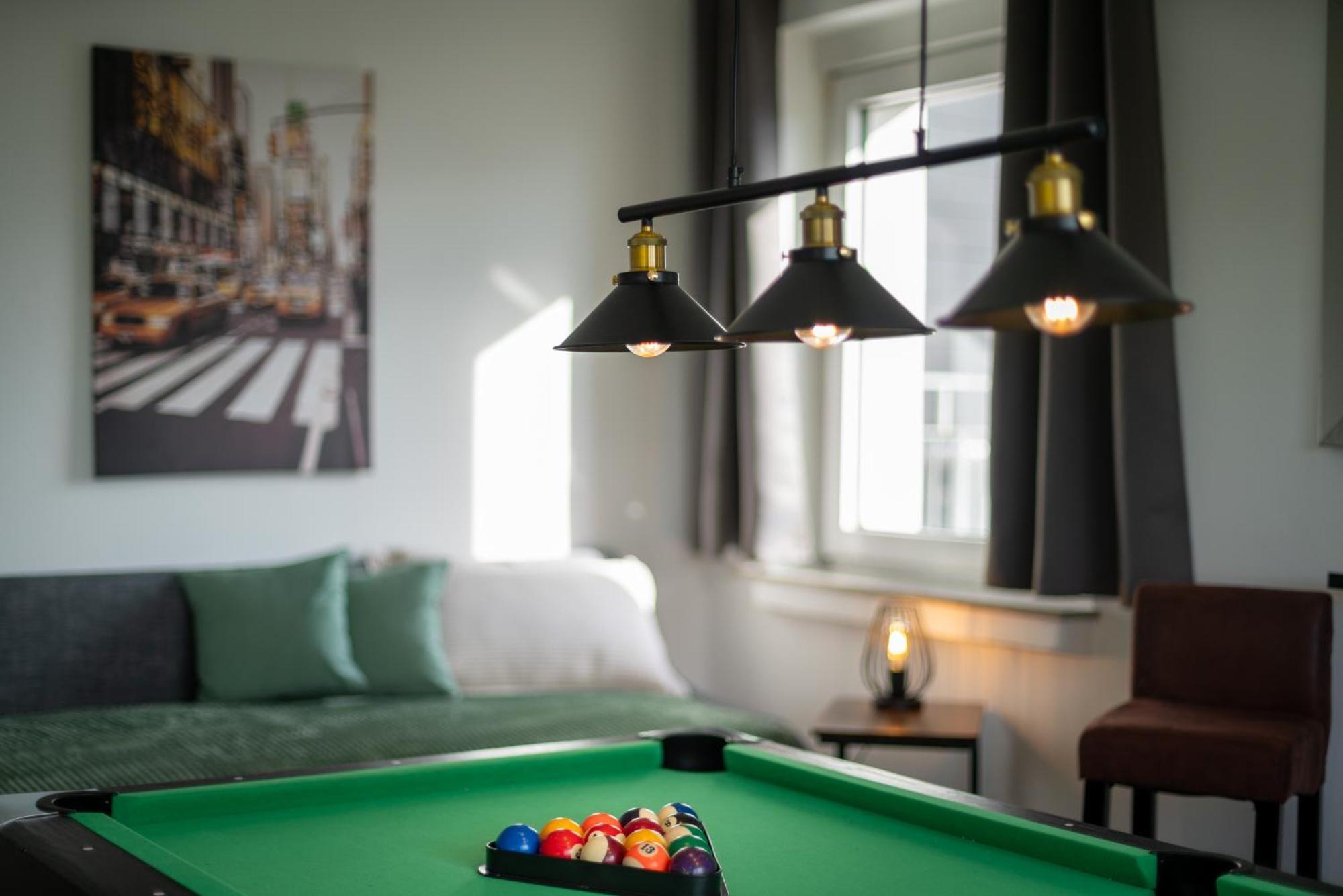 Homely-Apartment Manhattanart, Zentral, Parkplatz, Billard,Ps4, Dart, Balkon Bielefeld Kültér fotó